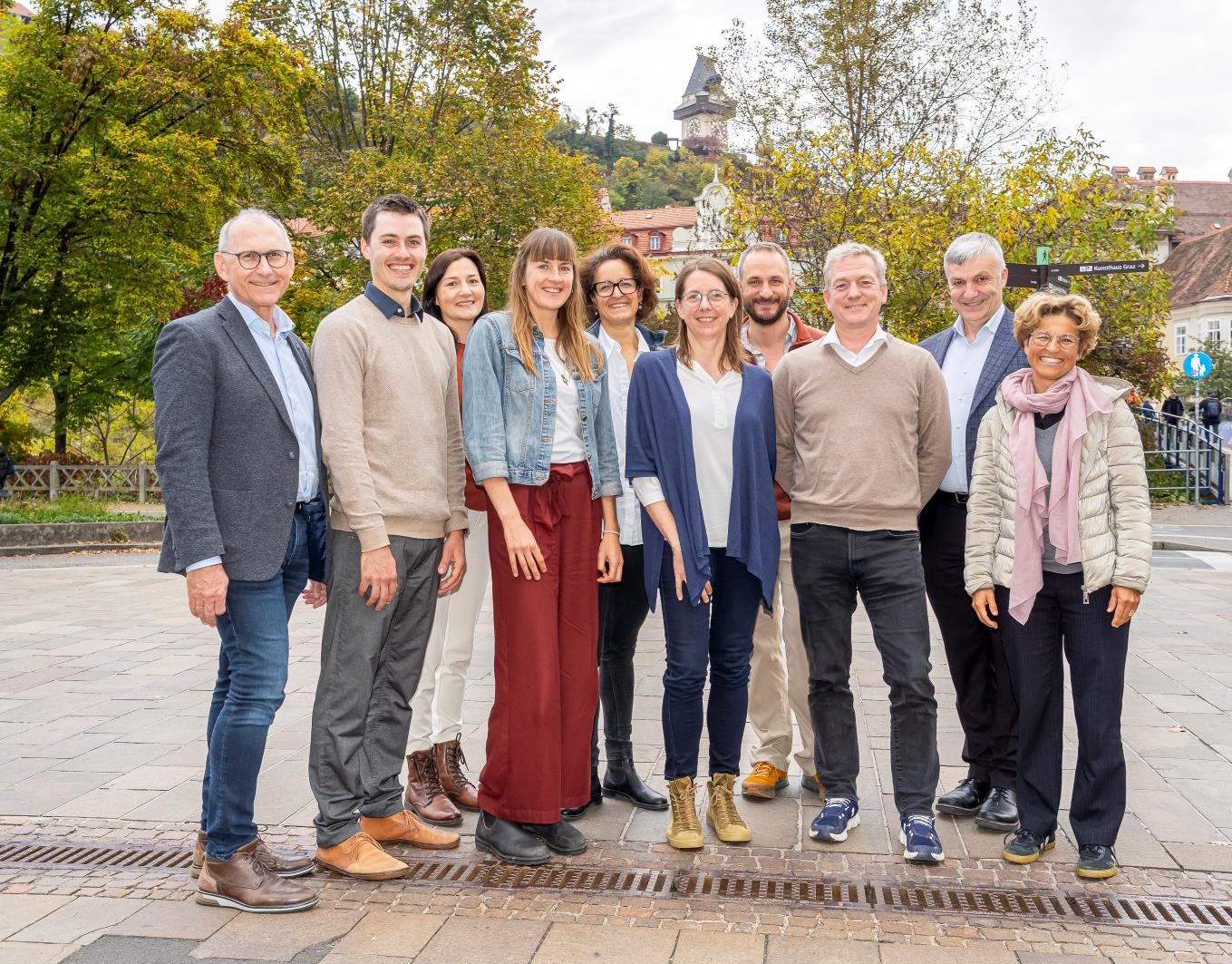 Wollen in Graz ein gutes Klima schaffen - Klimabeirat (v.l.): G.Schnedl, T. Schachner, A. Wolf, A. Lückl, B. Hammerl, B. Bednar-Friedl, A. Clark, A. Passer, K. Steininger und I. Omann © Stadt Graz/Fischer Wollen in Graz ein gutes Klima schaffen - Klimabeirat (v.l.): G.Schnedl, T. Schachner, A. Wolf, A. Lückl, B. Hammerl, B. Bednar-Friedl, A. Clark, A. Passer, K. Steininger und I. Omann